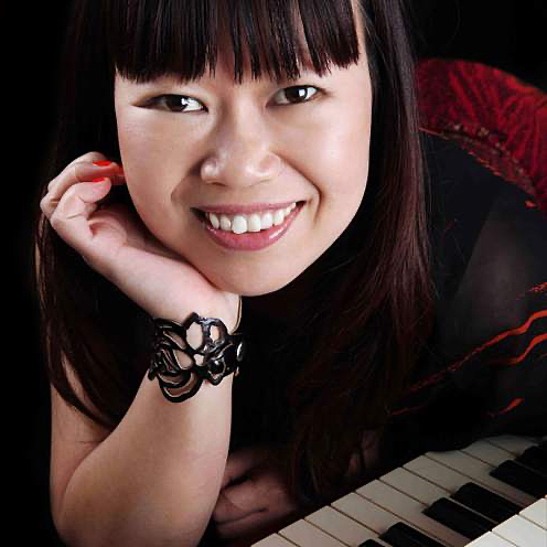 Portrait of musician Akiko Tsuruga.