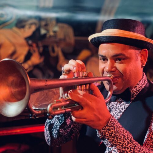 Dennis Hernandez y su Conjunto Amalia