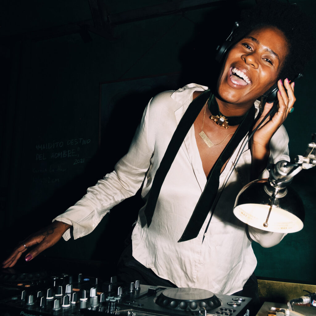 Laurice Fox having a blast on the decks