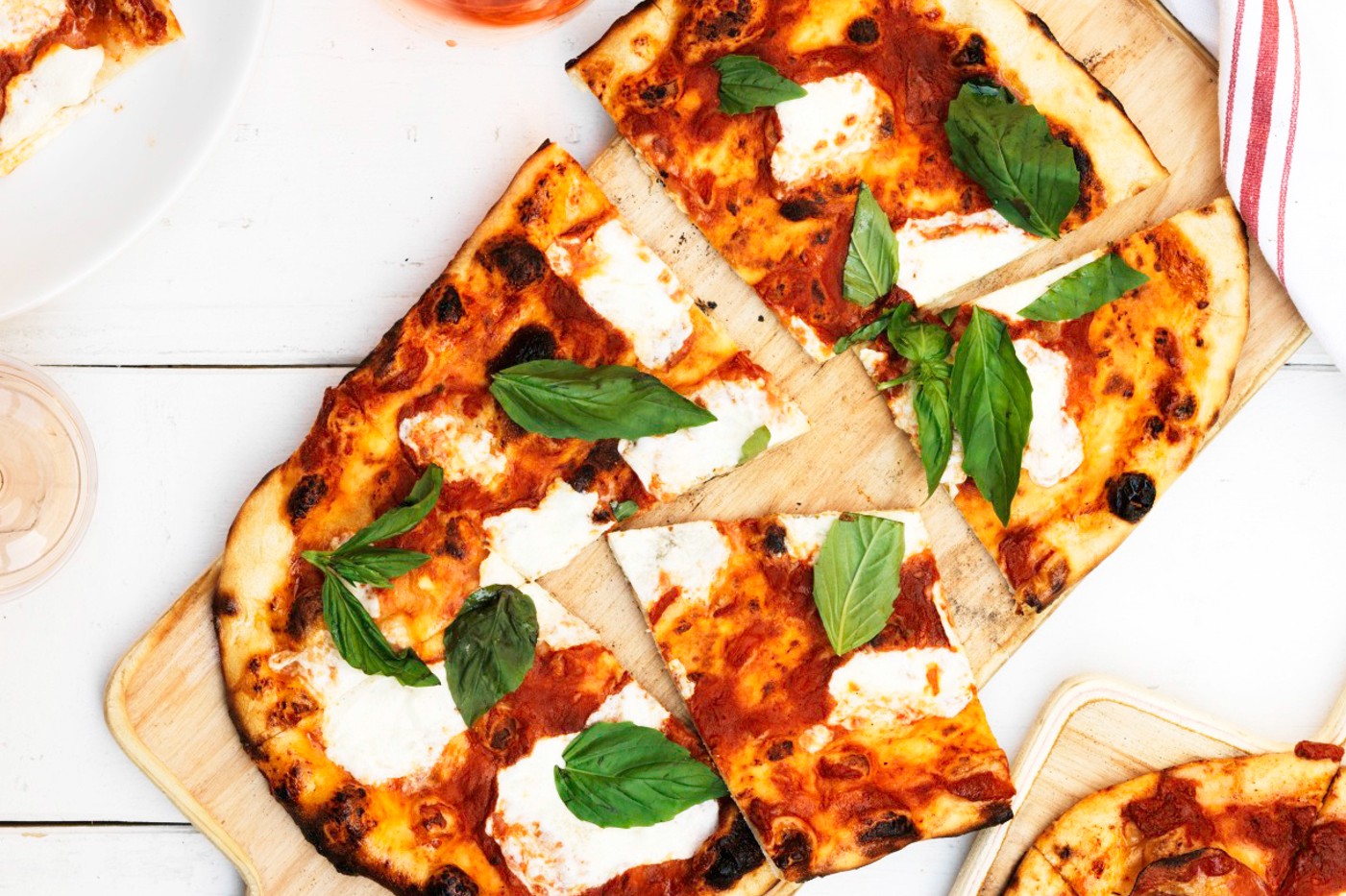 Pizza on a wood board at Gilligan's outdoor bar and restaurant in SoHo, NY.