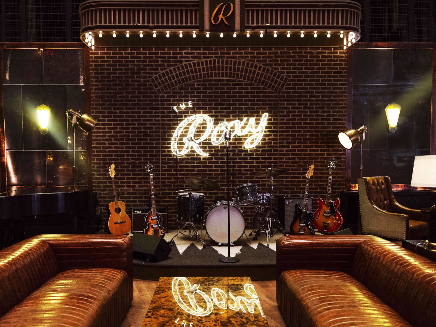 the roxy bar stage at the roxy hotel in new york city