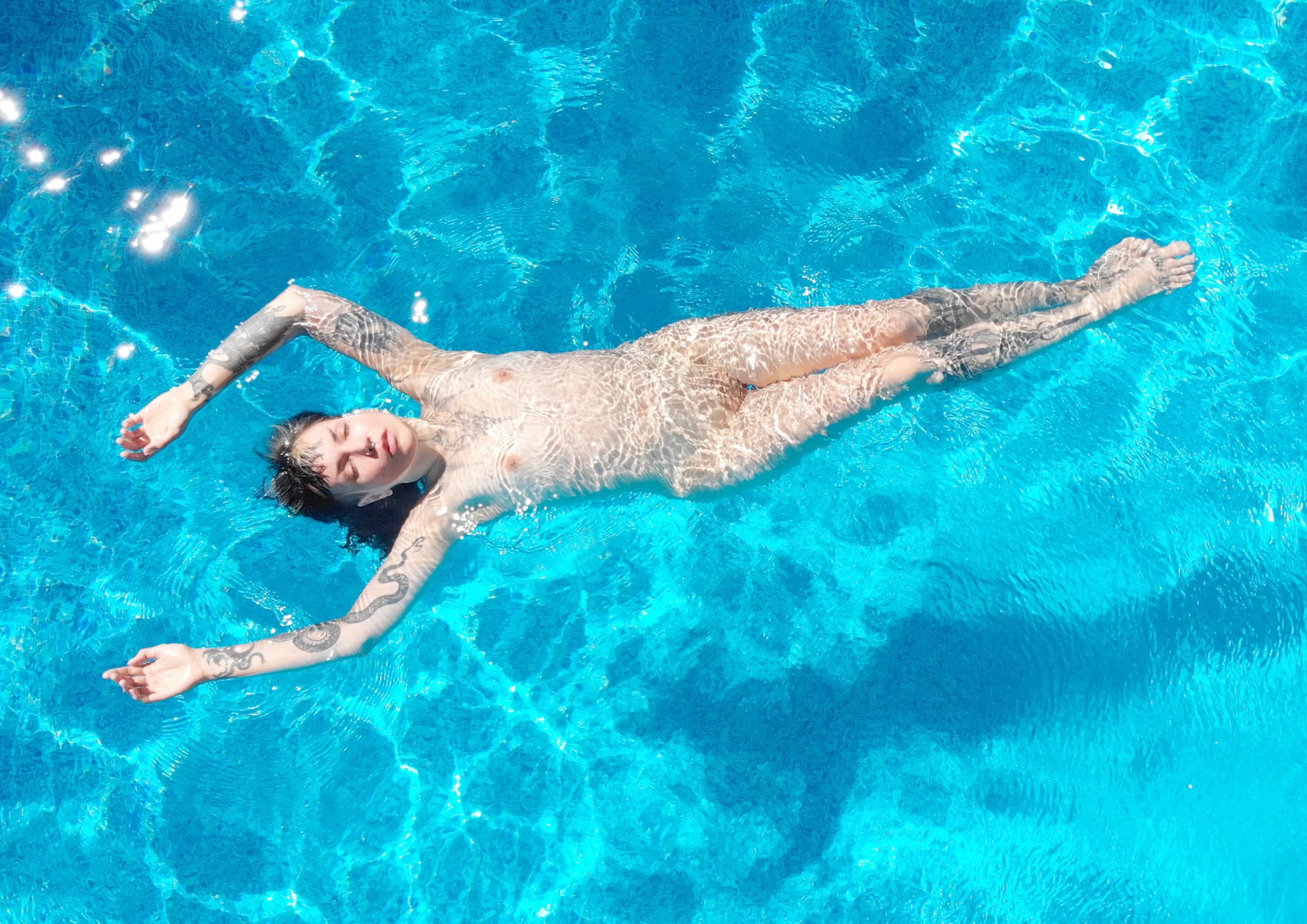 Image from the motion picture Glowing