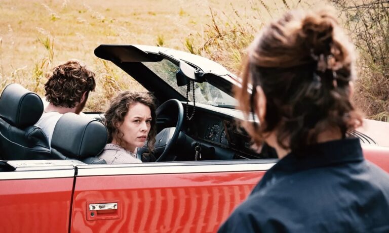 Image from the motion picture Miroirs No. 3